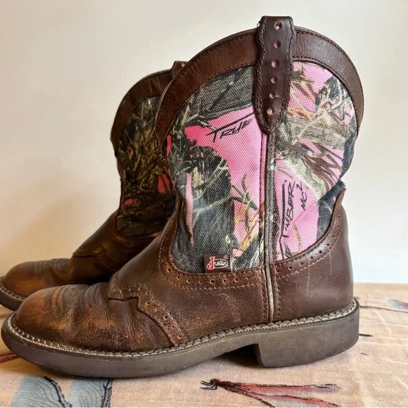 Justin Boots Gypsy Pink Camo Aged Bark Leather/Canvas - Picture 2 of 6